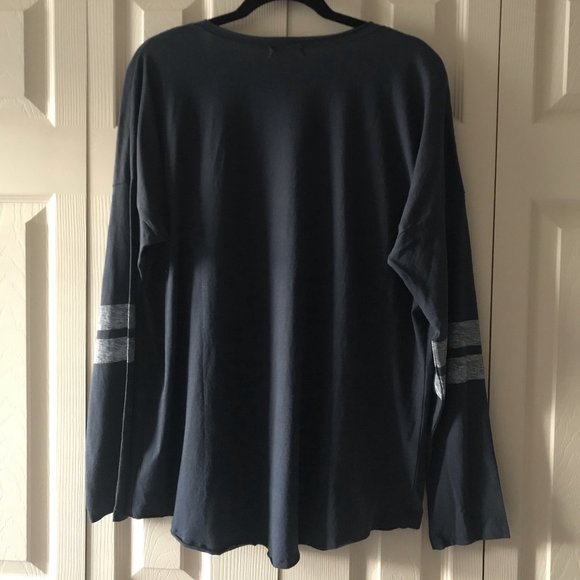 NWOT Women's Detroit Tigers Long Sleeve V-neck Tee - Picture 4 of 11